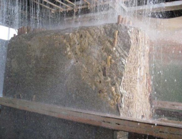 Figure 6 : Grinding & Polishing Worksite